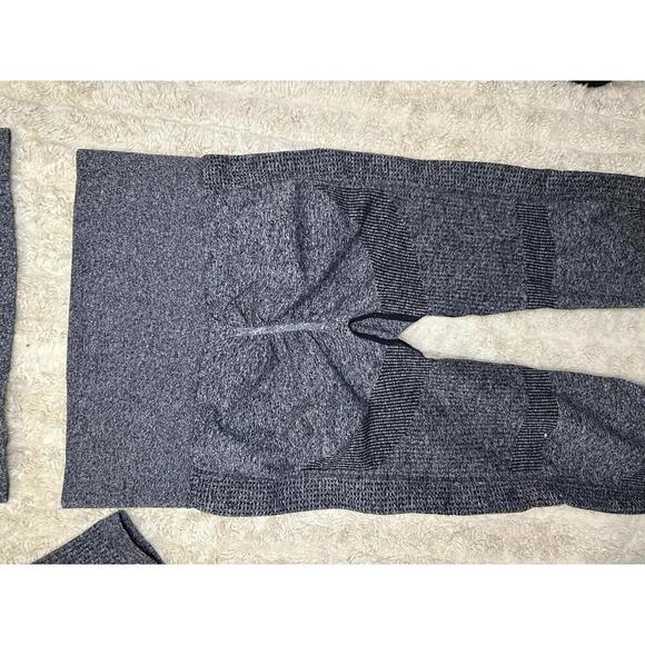 High stretch seamless long sleeve cropped top and leggings set Size Medium - Picture 6 of 6